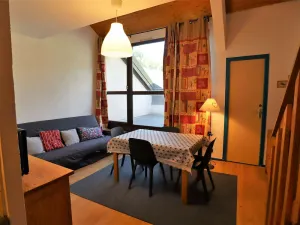 Image of Bright 40m² Duplex, South-Facing, Sleeps 4, Near Shops, Loggia, Family-Friendly
