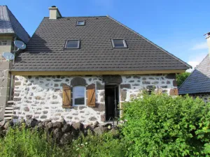 Image of Gîte M **** (near Salers), facing south, quiet, view of the valley