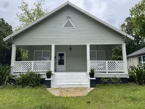 Image of Downtown Historic Acorn Cottage