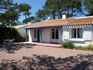 Image of Maison 3 Chambres avec Jardin et Wi-Fi à 10 min de la Plage, Quartier Calme, Animaux Acceptés - FR-1-323-370