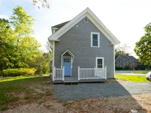 Image of 2-Bedroom home with New England Charm on the way to Acadia