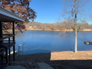 Image of Cheerful 3 Bedroom home on a semi-private lake