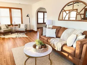 Image of Peaceful & Clean Getaway\/3BR-By KWU & DnTown