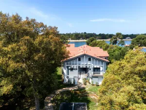 Image of T3 de Standing entre Lac et Mer à Hossegor, Lumineux avec Balcon, Parking et Wifi Inclus - FR-1-239-1006