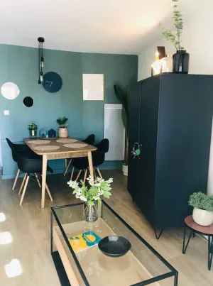 Image of \"appartement Confortable Rénové Dans Résidence Proche de L'océan et du Golf.\"