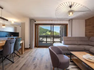 Image of Appartement moderne avec jacuzzi extérieur et terrasse à Courchevel - FR-1-563-106