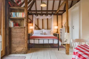 Image of The Granary by Bloom Stays - cute lodge sleeps 2 guests  in 1 bedroom
