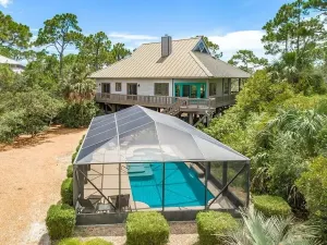 Image of Canal Front 3BR\/2BA - small dog ok, dock, screened private pool!