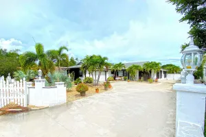 Image of Nestled in Manatee Pocket - Spacious 3-Bedroom House with Pool