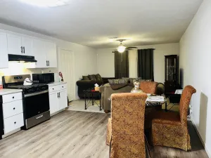 Image of 5 mins to Motiva refinery, &10-15 mins to Valero, Chevron, & Total Refineries!