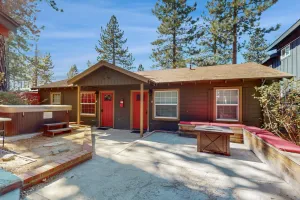 Image of Renovated Modern Retreat with Hot Tub | Walk to Lakeside Beach & Gondola