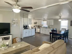 Image of \"No Worries\" less than 10 minutes from Lake Texoma and Choctaw Casino