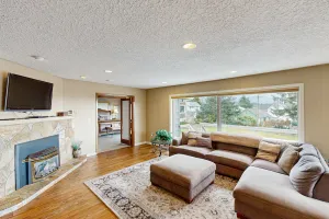 Image of Cozy Oceanview Cottage in Great Location - Close to Beach