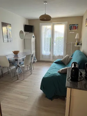 Image of CHARMING 2 ROOMS IN RDJ A VAUX S \/ MER - PRIVATE POOL - BEACH OF PONTAILLAC (17