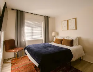 Image of 1 Bedroom Apartment just off of I-5 Rogue River Views!  Fully equipped kitchen & Roku TV.