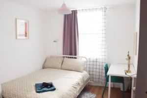 Image of LOVELY DOUBLE BEDROOM NR GRAND HOTEL IN CENTRE