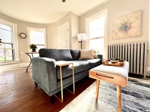 Image of Stylish and comfortable, Central Location, Views of Franklin Park, Quiet & Cozy!