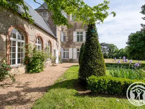 Image of Charming 15th-Century Family Cottage in Loire Vineyards with Park, Terrace, and Leisure Facilities
