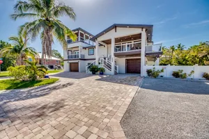 Image of 190 Aberdeen Ave - Elegant Home with Rooftop Deck and Pool by the Beach!