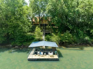 Image of 3 Bedroom 3 Bathroom Cabin on Little Red River w\/ Private Dock!