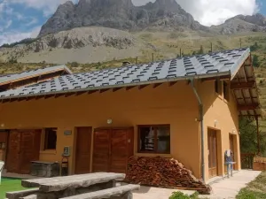 Image of Chalet 6 pièces avec cheminée, parking privé, proche Monêtier-les-Bains - FR-1-762-30