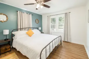 Image of Clean & Comfortable Cottage in the Heart of Hutch!