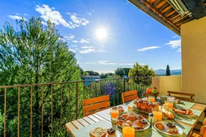 Image of Family-friendly Provencal house with Sea view
