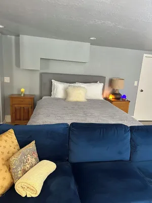 Image of Inviting New Efficiency Apartment on Eagle Hill in Redwood City