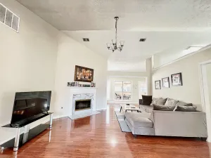 Image of Cozy & Spacious 4 BR\/3 Bath Sweet Home in Duluth