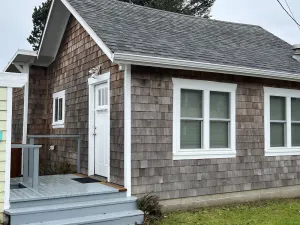 Image of Seaside cottage with deck, washer\/dryer, full kitchen, & great location