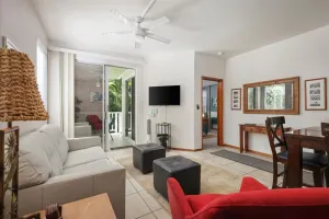 Image of Spacious Condo, one minute walk from Kahaluu Beach Park