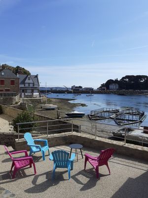 Image of On the port of Loguivy-de-la-mer.... Feet in the water...