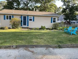 Image of Great Pond House - 1 minute walk to private beach