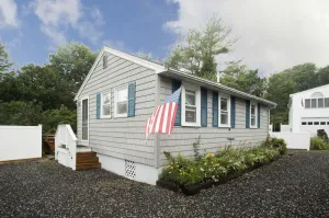 Image of Beach Bliss! Cute 2 bed\/1 bath cottage — 3 min. walk to Long Sands Beach!