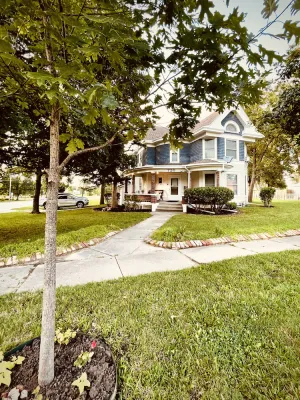 Image of Baldwin House with the Peach Floor