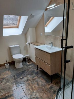 Image of House ideally located near lakes, hiking trails and historical sites