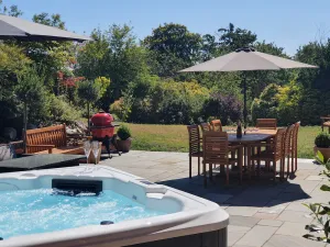 Image of Stunning Large 5 Bed House, Hot Tub, Views!