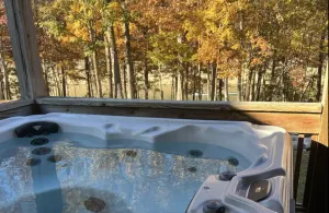 Image of Lakeside Hideaway I - newly renovated lakefront with hot tub \/ walk to boat ramp