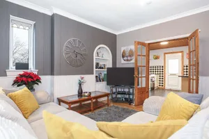 Image of Beautiful 4 Bedroom Cottage - Free Parking
