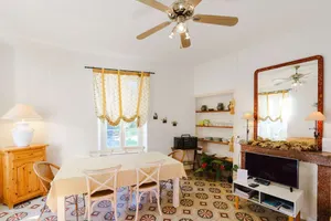 Image of Appartement Spacieux dans Domaine Viticole à 2 km de Narbonne-Plage, 3 Chambres, Accès WiFi Inclus - FR-1-409-180