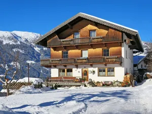 Image of Stunning  villa for 7 guests with WIFI, TV, balcony and parking
