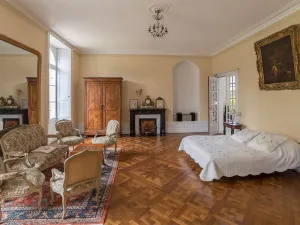 Image of Suite-Family-Private Bathroom-Pool view-suite 4 etoiles