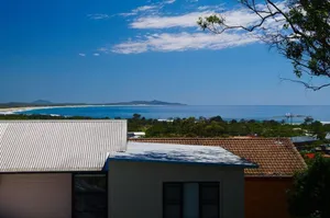 Image of Beautiful four bedroom house in quiet street an easy walk to front and...