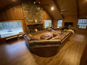 Image of 6 BR Log Home in Piney Woods of East TX w\/hot tub