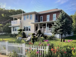 Image of Grand home with views of the Mississippi!