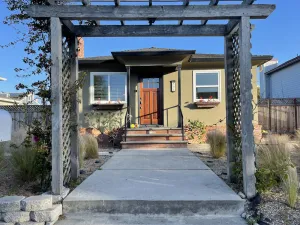 Image of Upscale cottage: First block from the beach