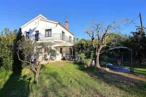 Image of Villa in the heart of Mougins, residential area.