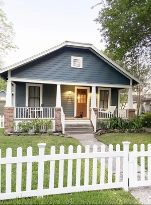 Image of Historic Bungalow! 2bed, 2bath, 2den, Downtown Humble, IAH 8min!