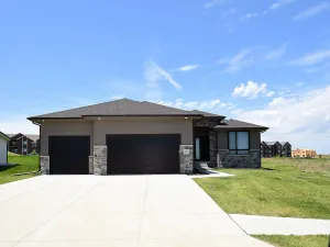 Image of 6 Bedroom New Spacious Home (7beds)