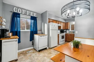 Image of Cheerful 4 Bedroom Lansing Home